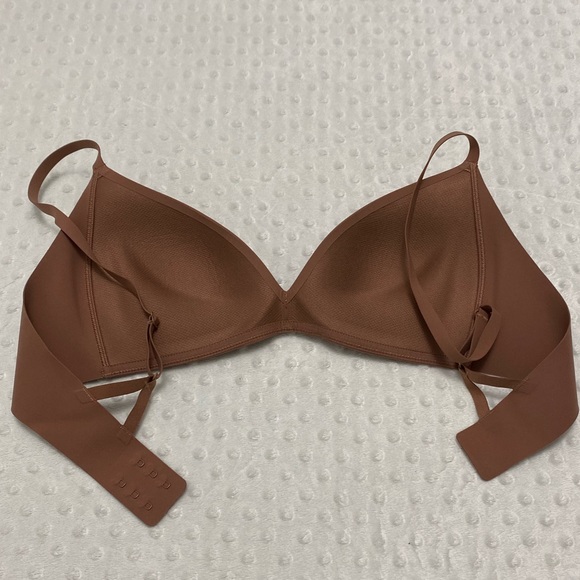 Lululemon Enlite Bra (34B) - Picture 3 of 6